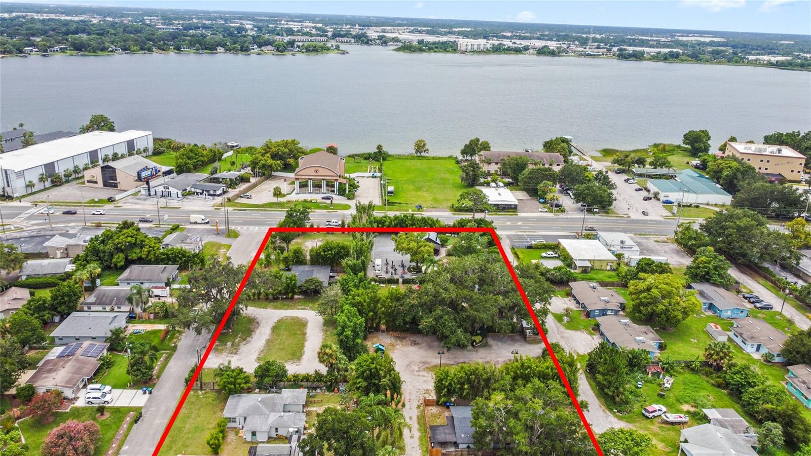 Image 2 of 7 For 4421 Edgewater Drive