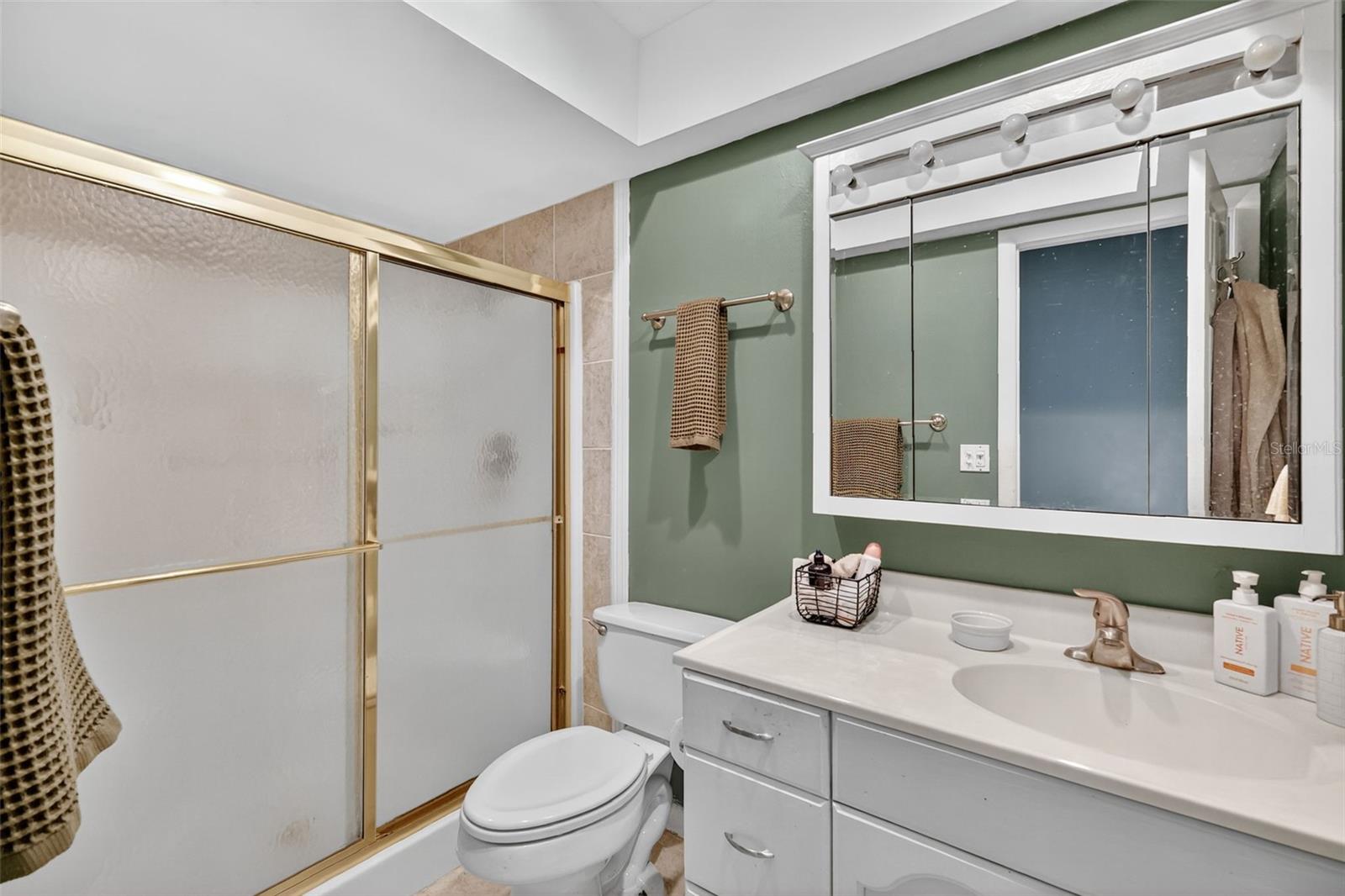 Image 19 of 37 For 145 Essex Drive