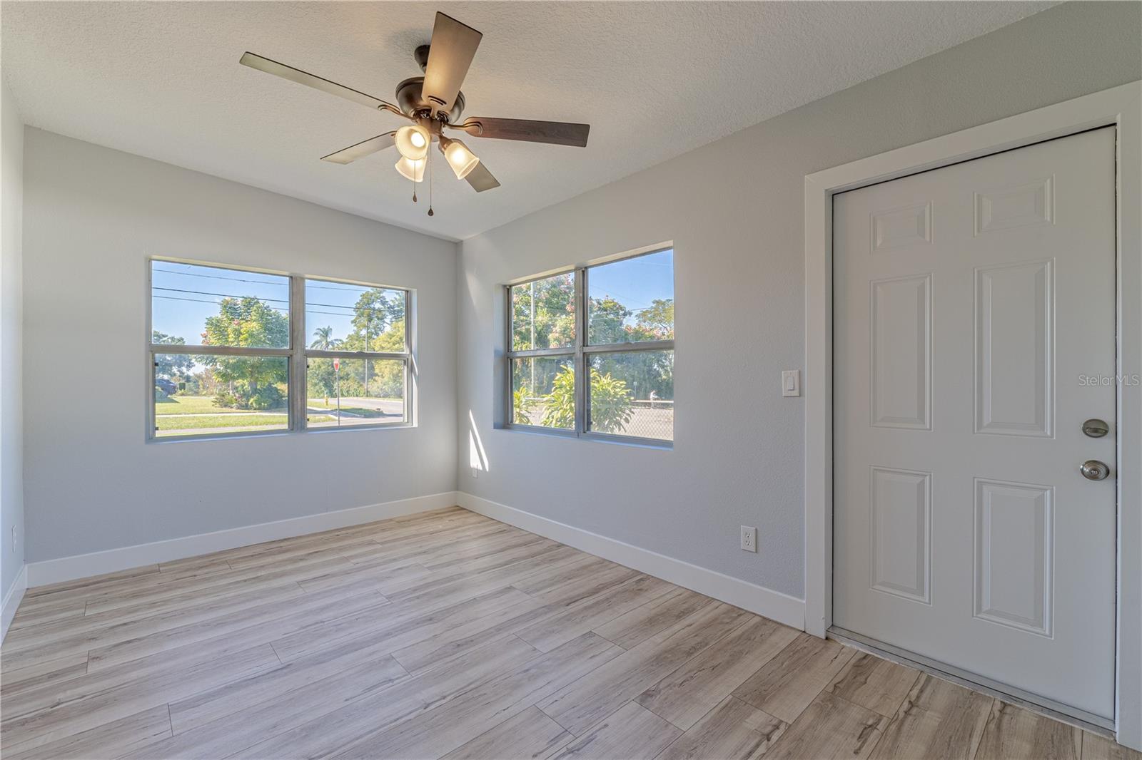 Image 12 of 40 For 809 Disston Avenue