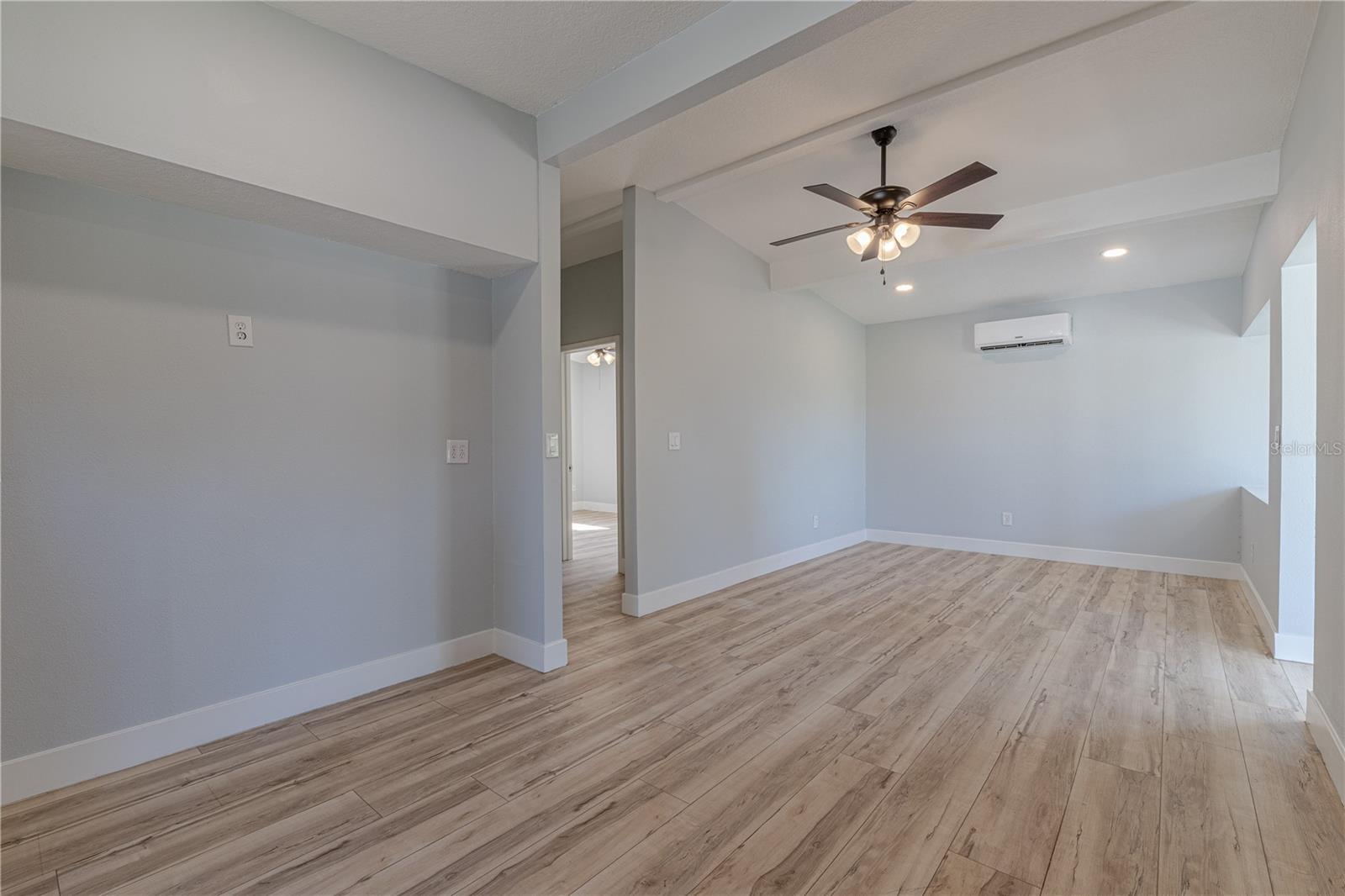 Image 18 of 40 For 809 Disston Avenue