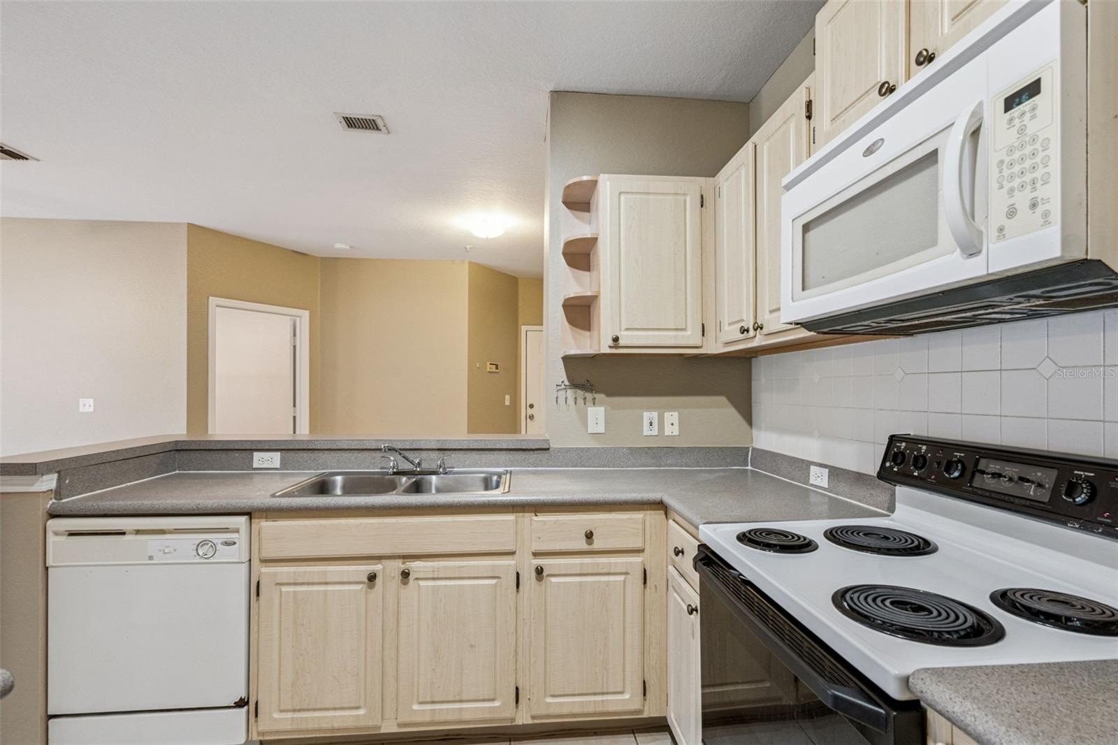 Image 8 of 52 For 2651 Maitland Crossing Way 103