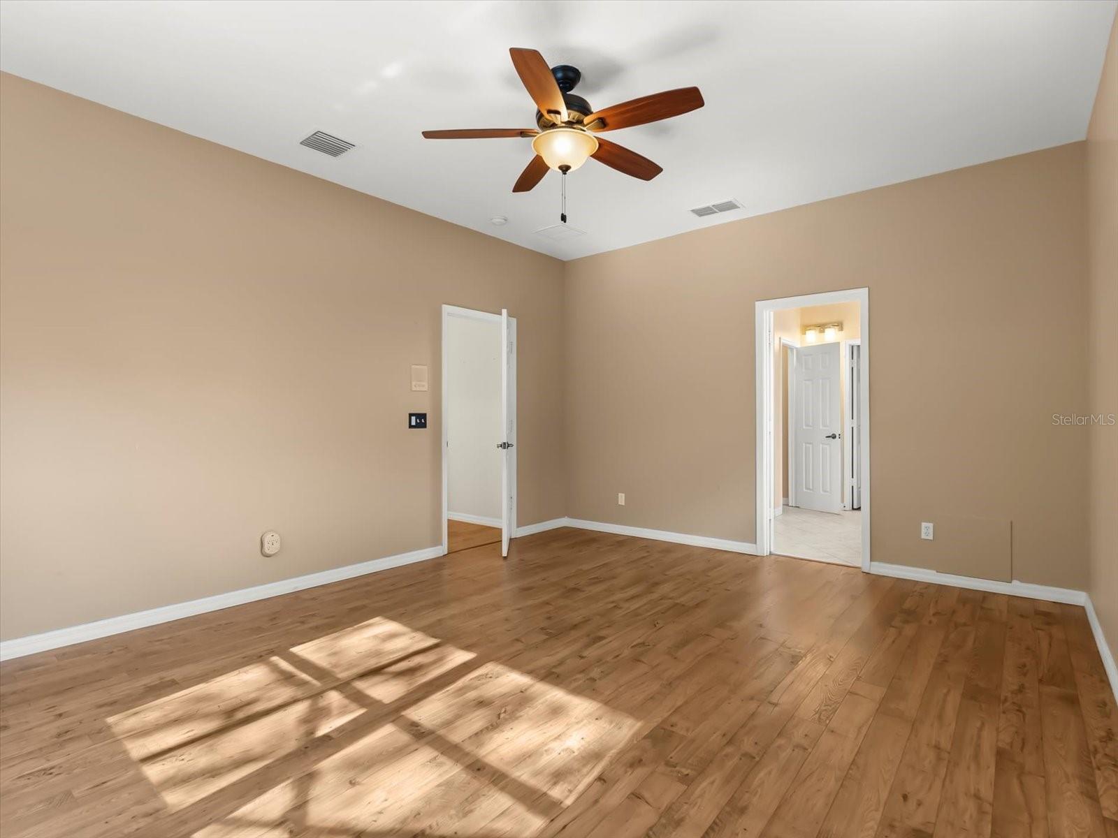 Image 17 of 43 For 5471 Glen Oak Place