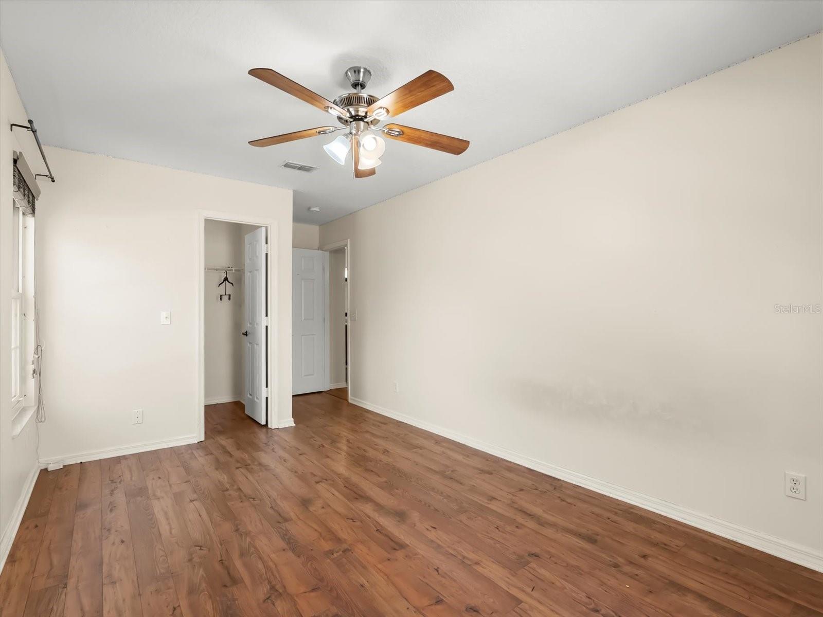 Image 36 of 43 For 5471 Glen Oak Place