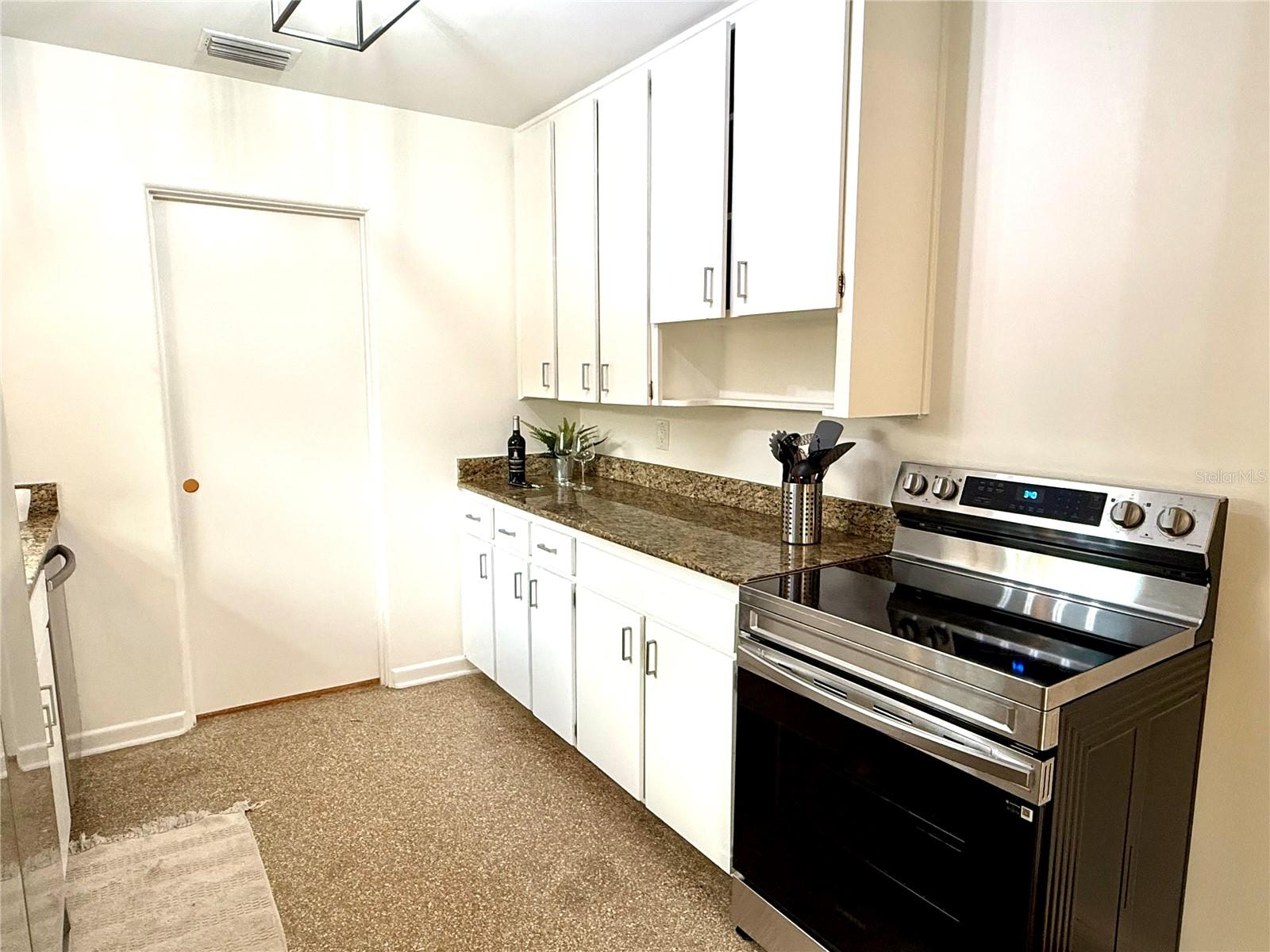 Image 14 of 31 For 431 Page Street