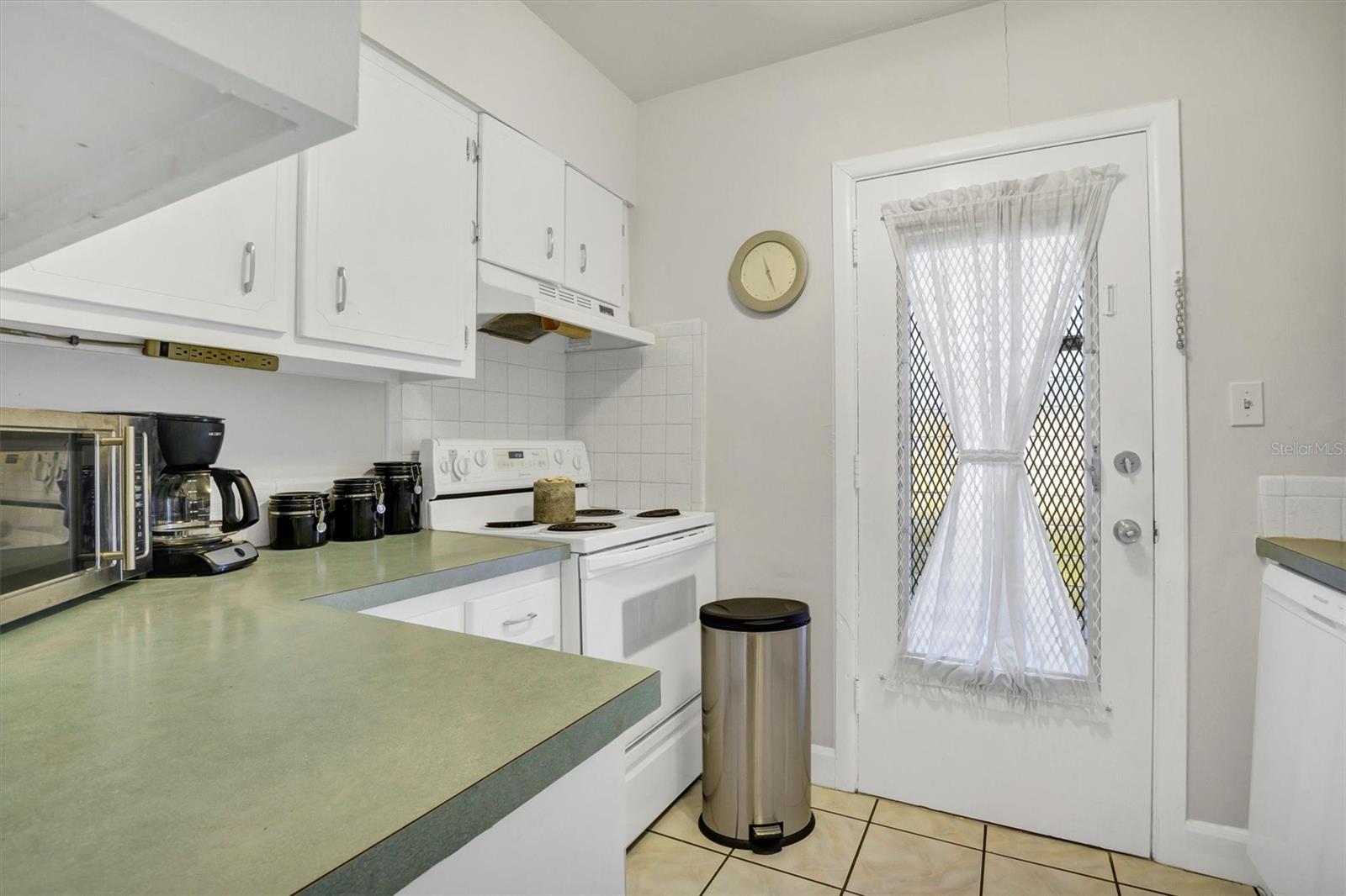 Image 11 of 26 For 1600 Lake Parker Drive D5