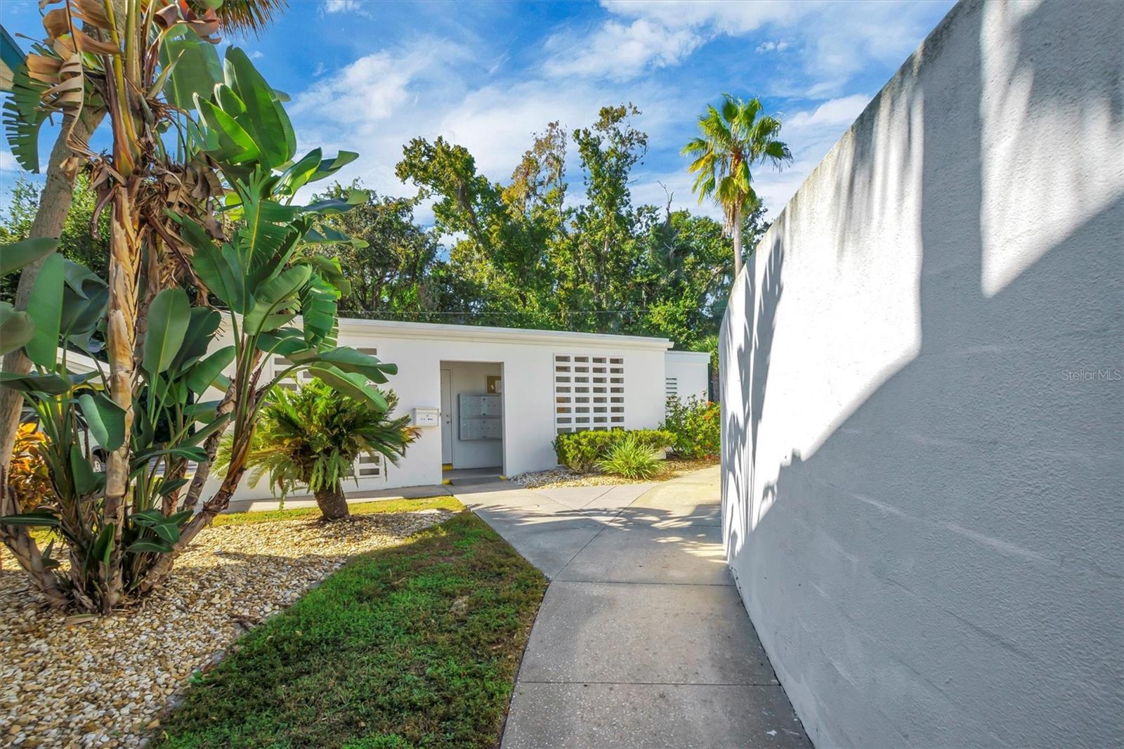 Image 21 of 26 For 1600 Lake Parker Drive D5