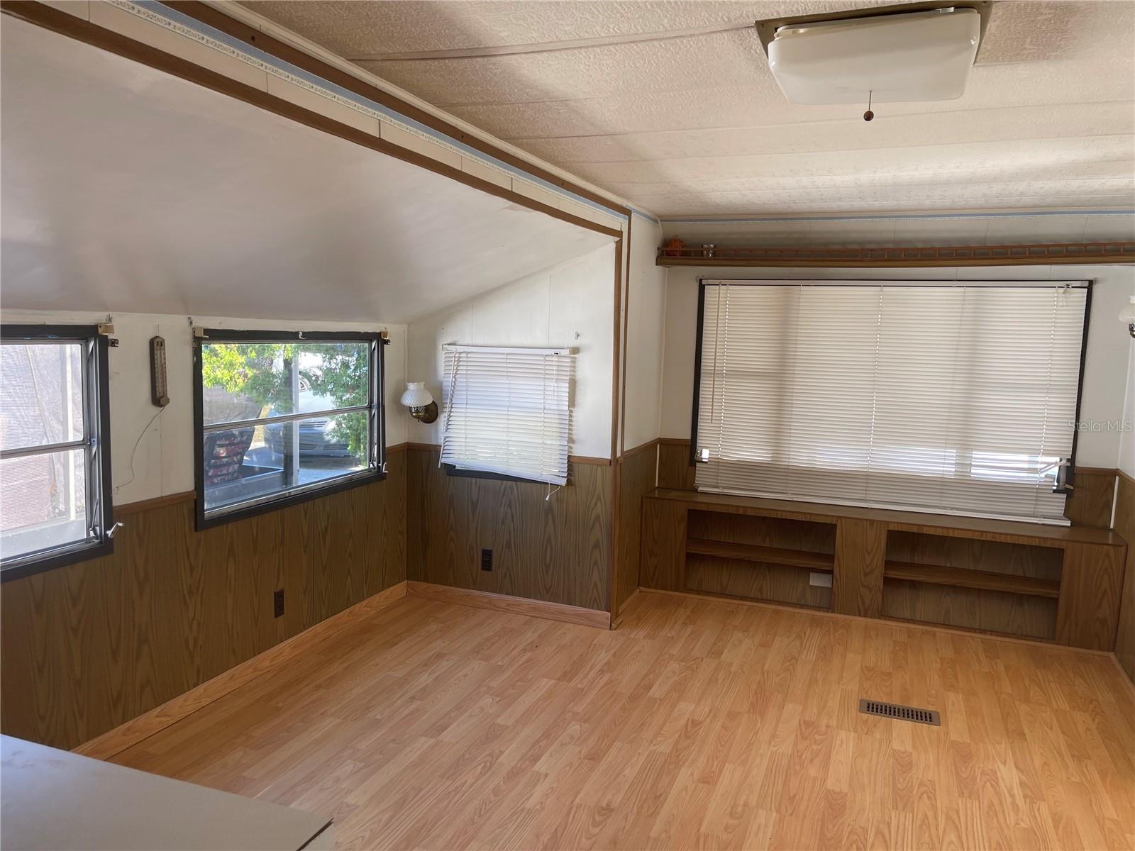 Image 11 of 36 For 237 Palm Crest Lane