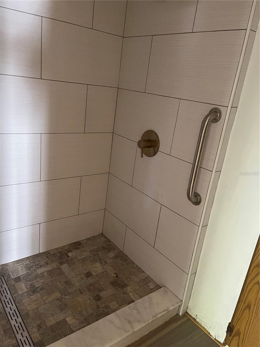 Image 18 of 36 For 237 Palm Crest Lane