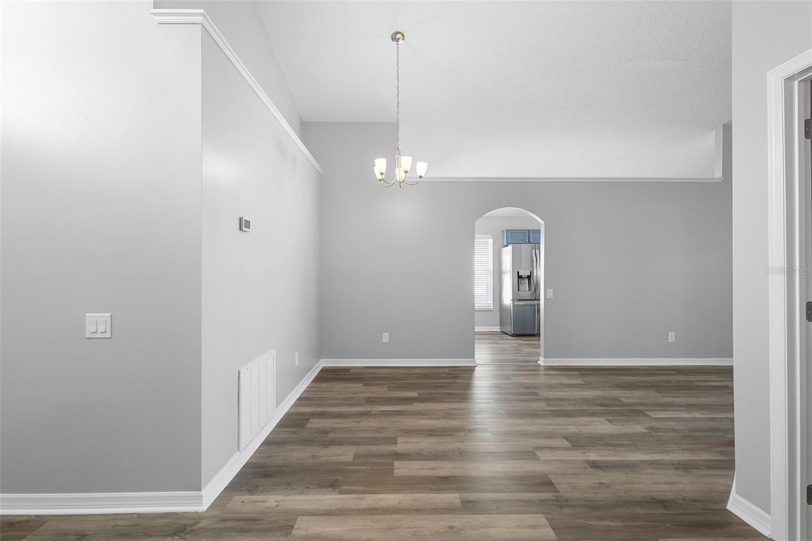 Image 11 of 32 For 110 Weathersfield Avenue