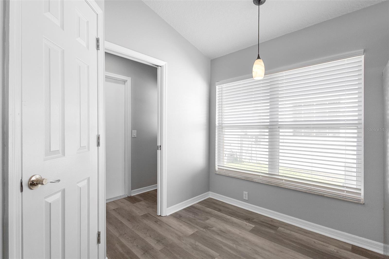 Image 17 of 32 For 110 Weathersfield Avenue