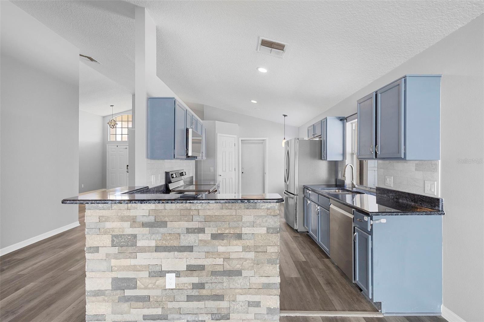 Image 24 of 32 For 110 Weathersfield Avenue