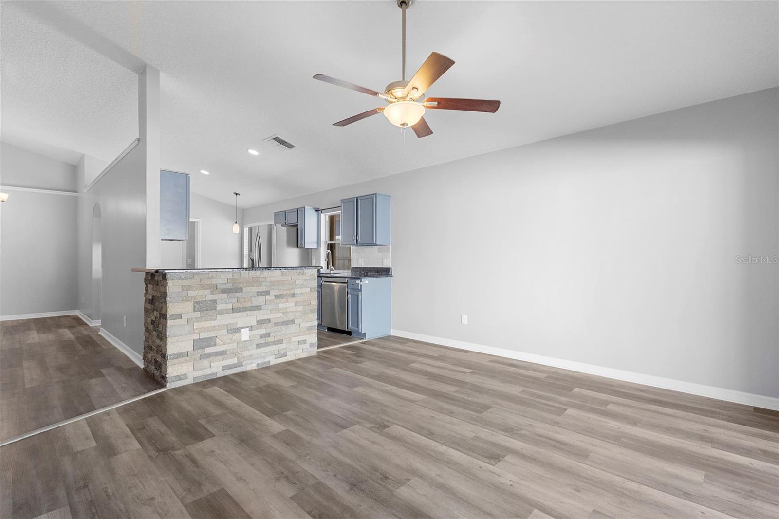 Image 26 of 32 For 110 Weathersfield Avenue