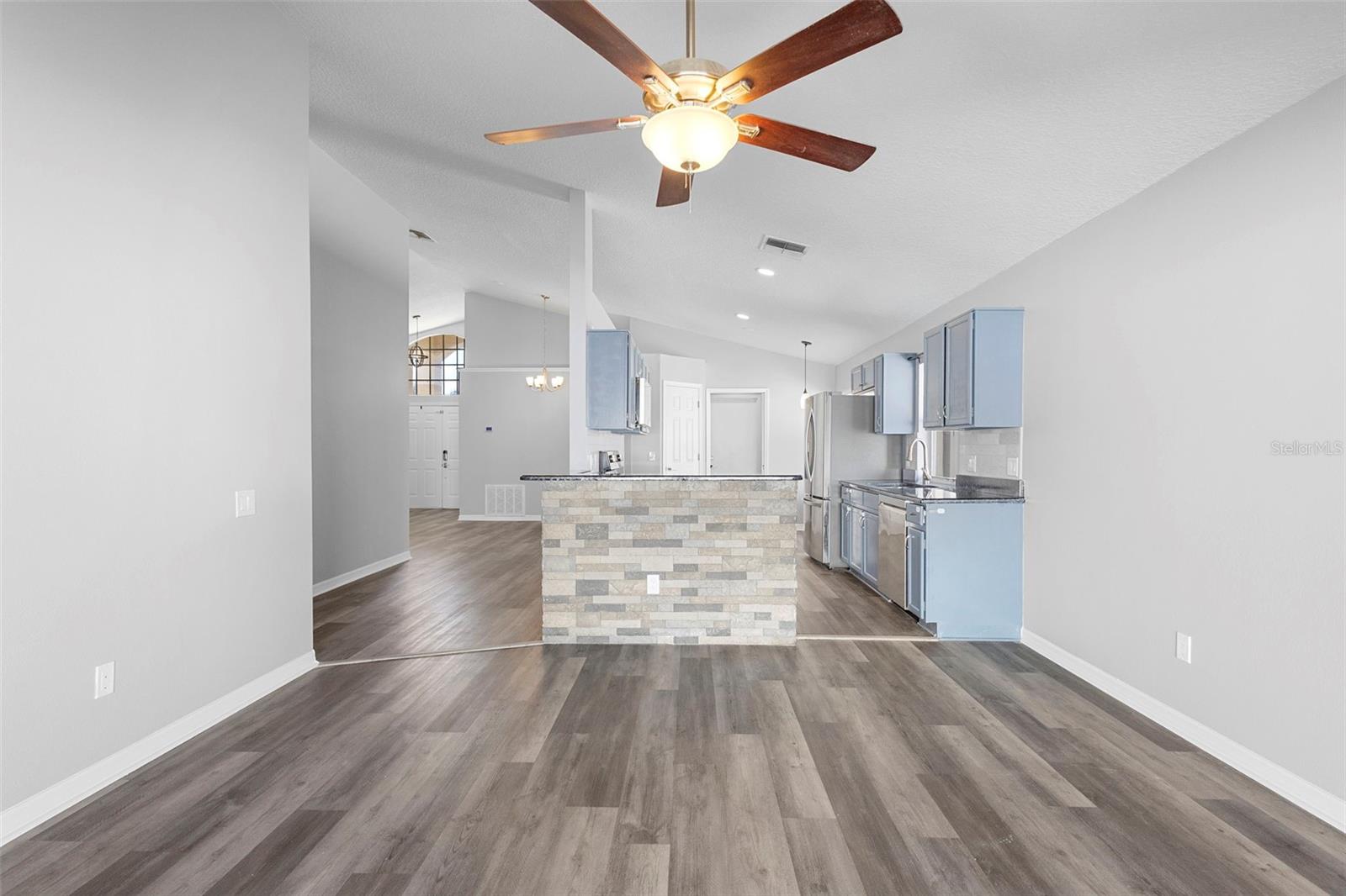 Image 3 of 32 For 110 Weathersfield Avenue