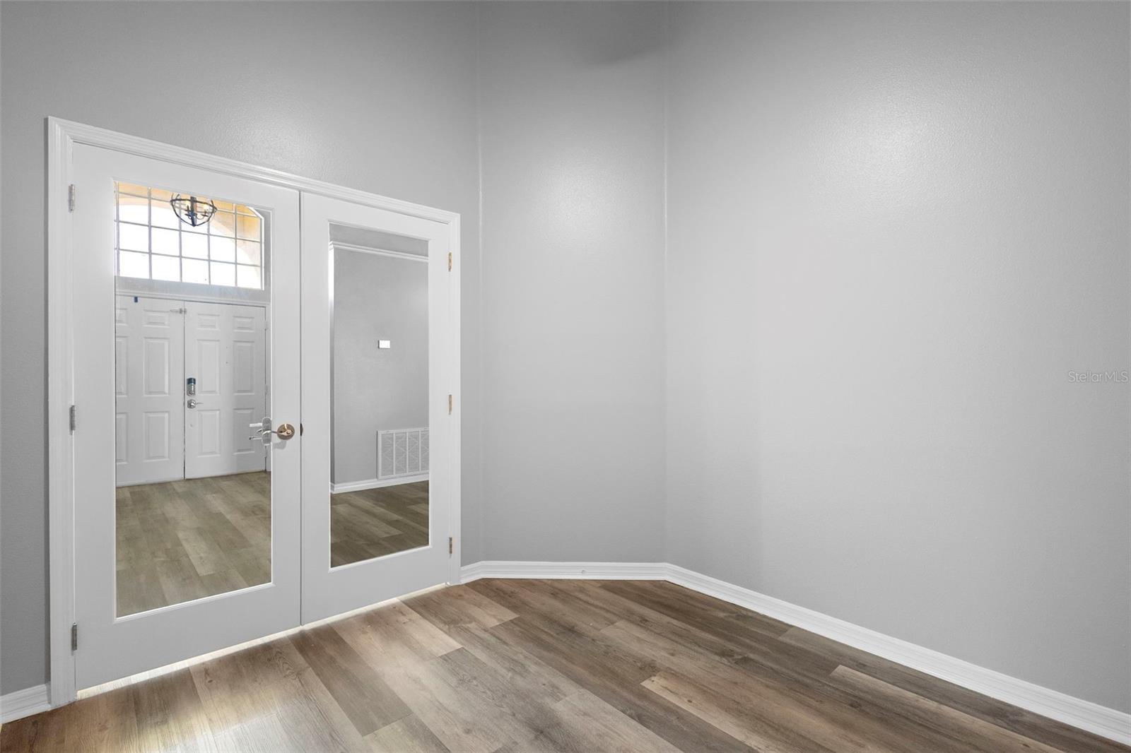 Image 5 of 32 For 110 Weathersfield Avenue