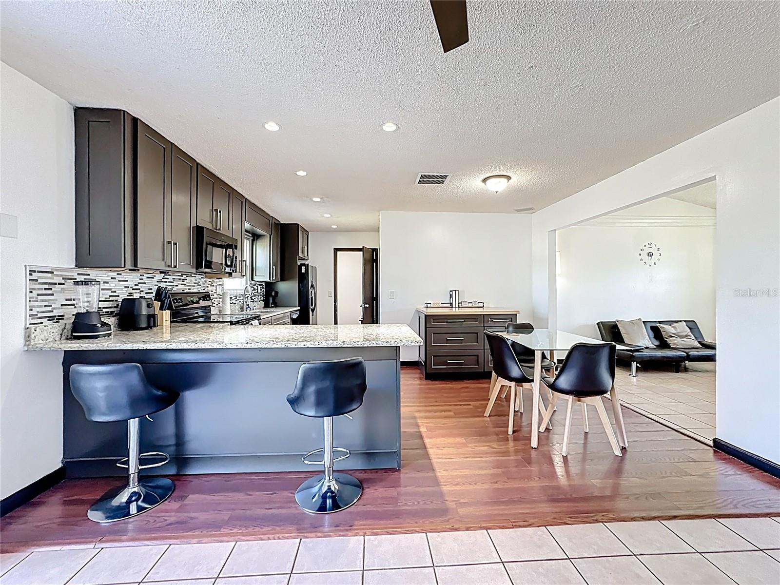 Image 13 of 37 For 1537 Colony Avenue