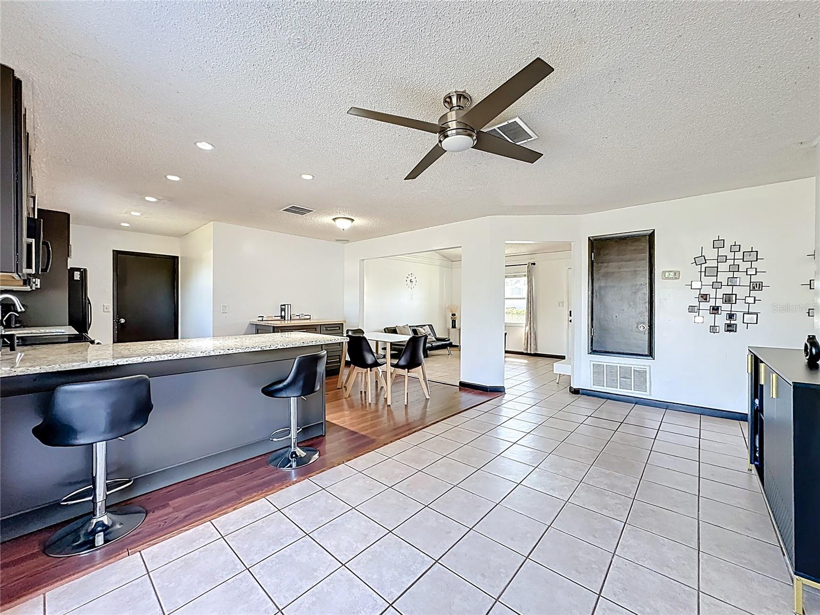 Image 14 of 37 For 1537 Colony Avenue