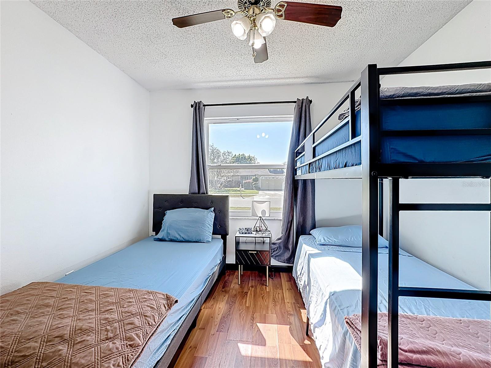 Image 25 of 37 For 1537 Colony Avenue