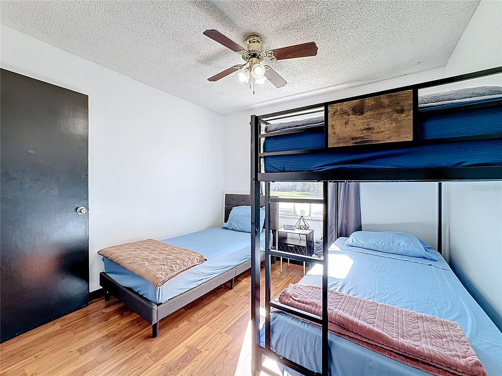 Image 26 of 37 For 1537 Colony Avenue