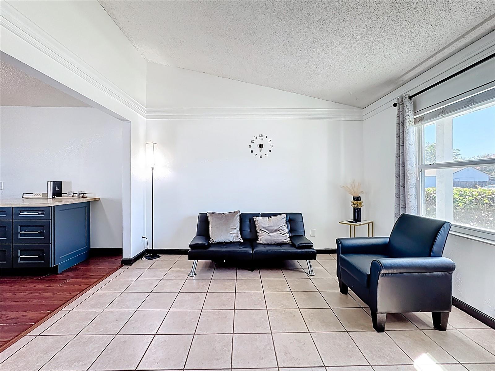 Image 5 of 37 For 1537 Colony Avenue