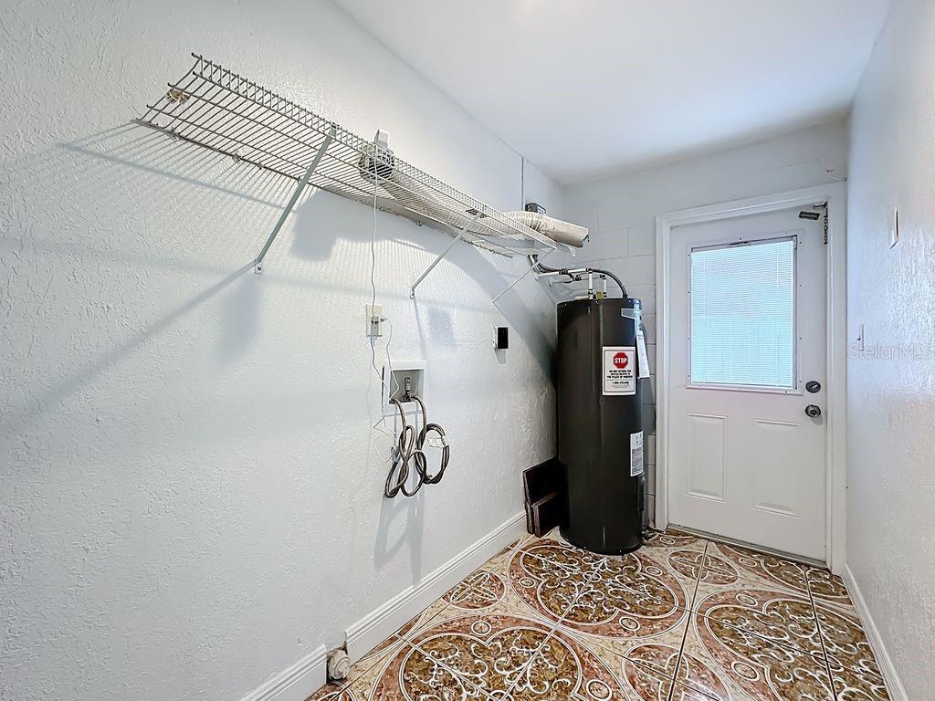 Image 13 of 44 For 9325 Larette Drive