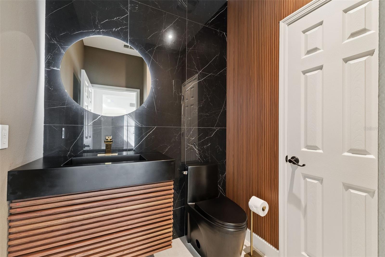 Image 13 of 70 For 16716 Caravaggio Loop