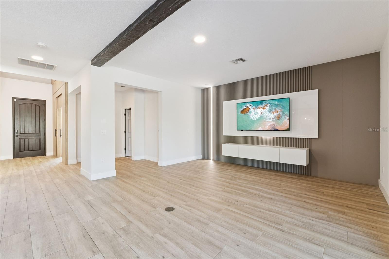 Image 19 of 70 For 16716 Caravaggio Loop