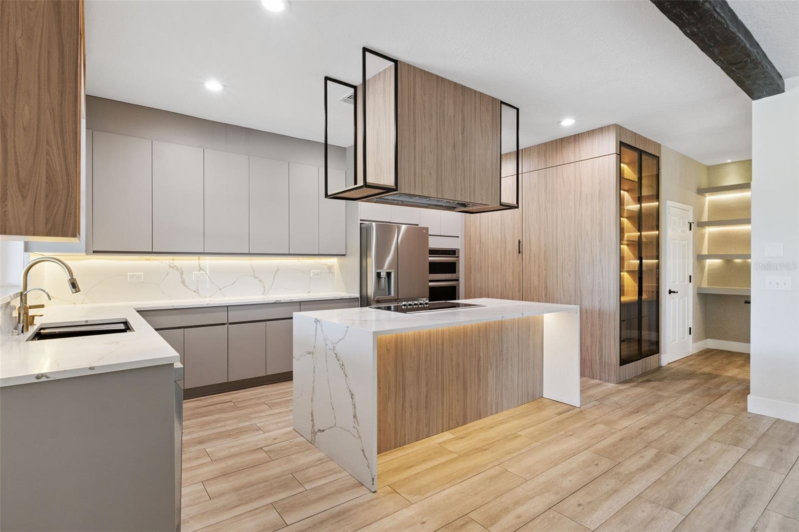 Image 25 of 70 For 16716 Caravaggio Loop