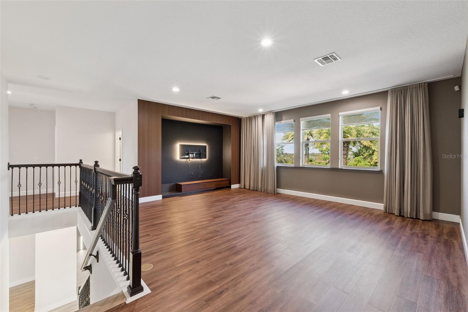 Image 32 of 70 For 16716 Caravaggio Loop