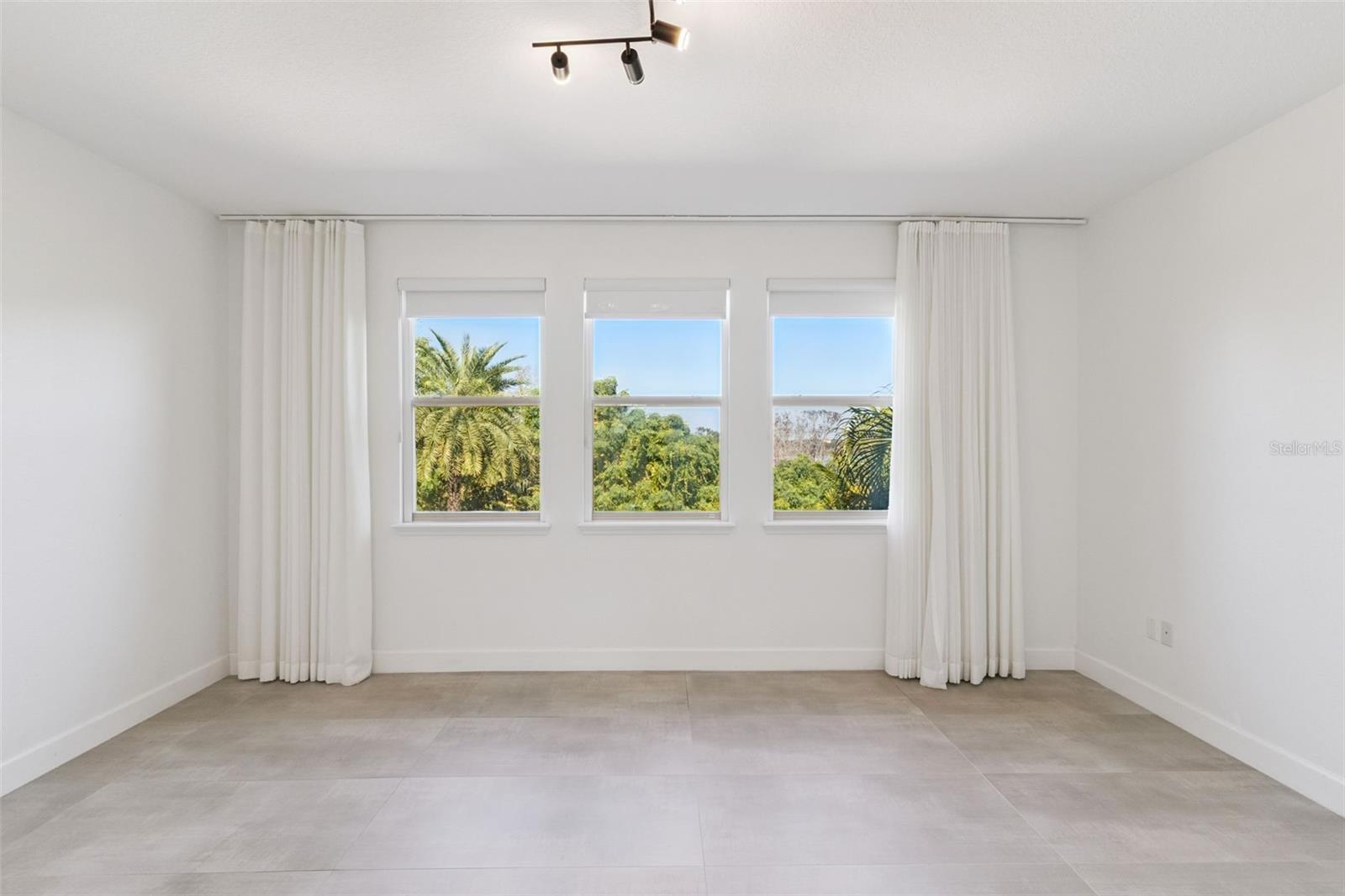 Image 37 of 70 For 16716 Caravaggio Loop