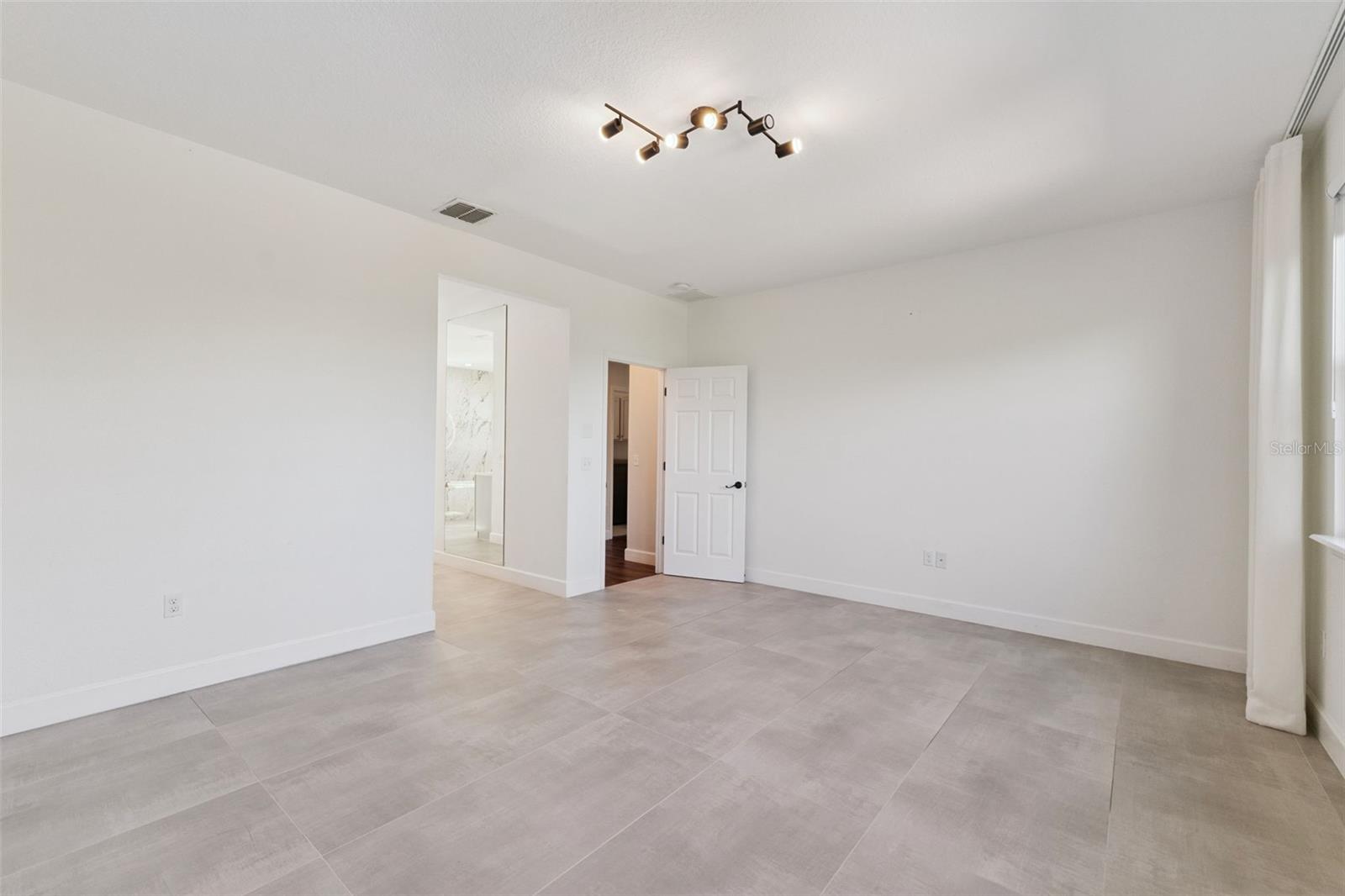 Image 39 of 70 For 16716 Caravaggio Loop