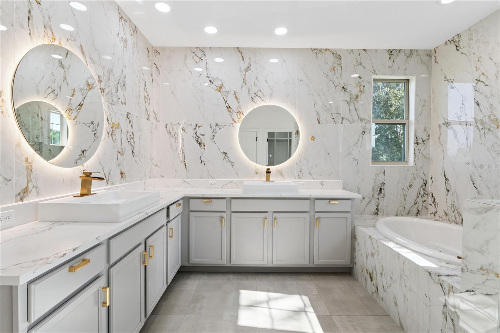 Image 40 of 70 For 16716 Caravaggio Loop