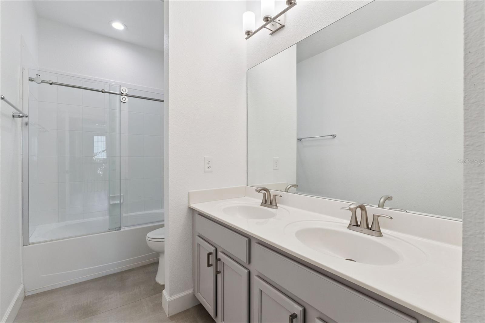 Image 50 of 70 For 16716 Caravaggio Loop