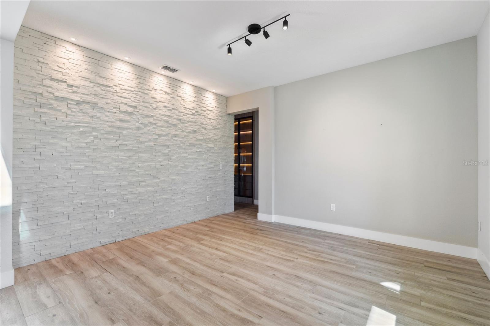 Image 6 of 70 For 16716 Caravaggio Loop