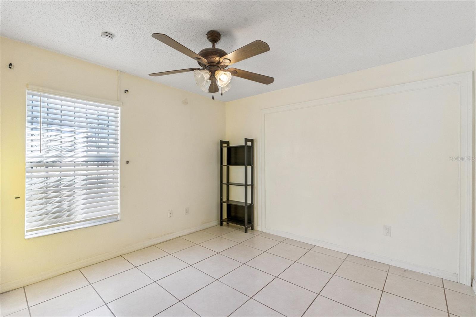 Image 12 of 27 For 5121 Luna Negra Drive