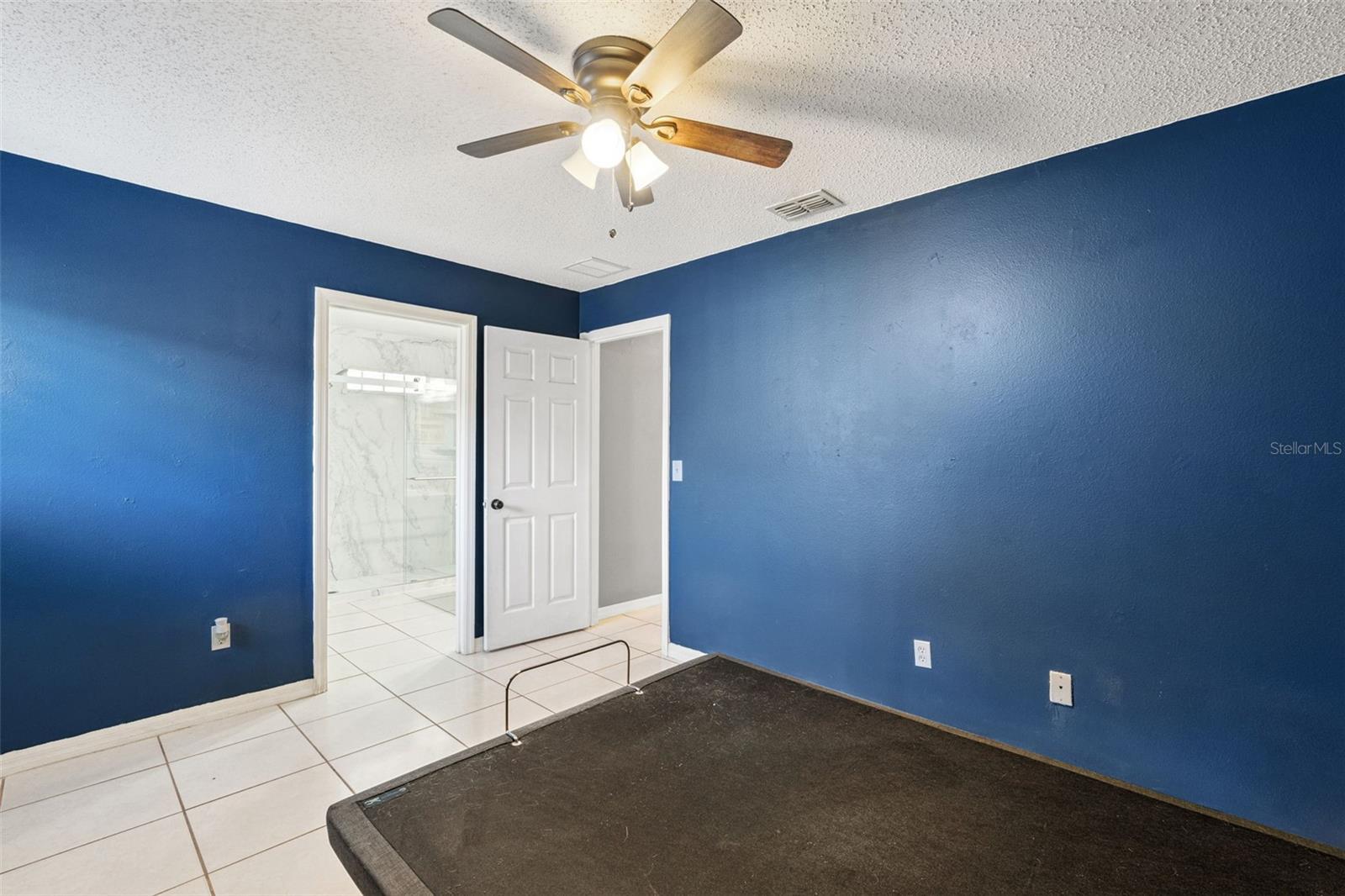 Image 13 of 27 For 5121 Luna Negra Drive