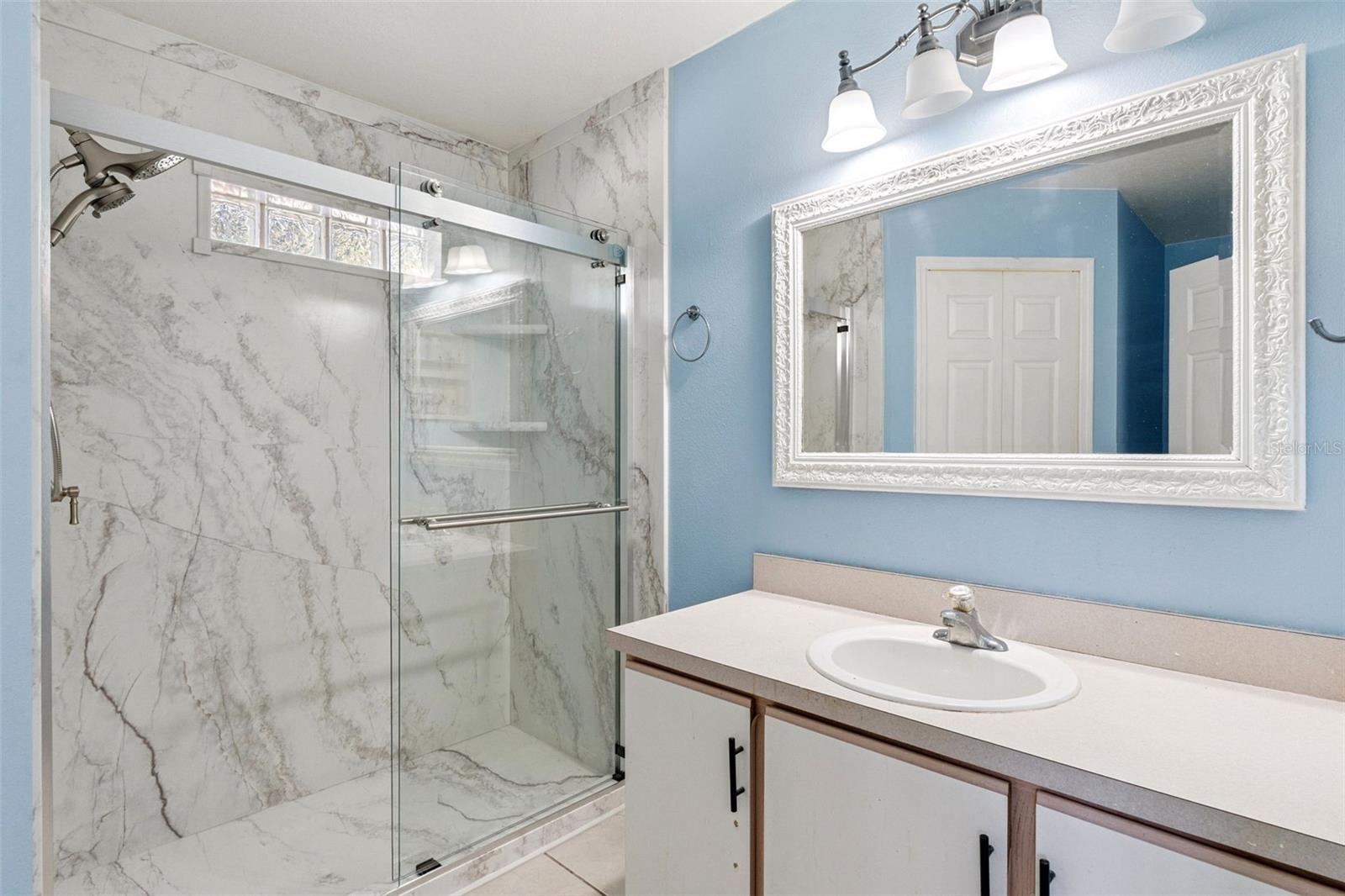 Image 18 of 27 For 5121 Luna Negra Drive