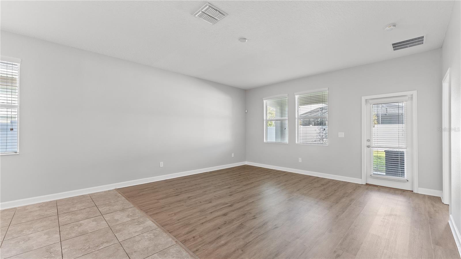 Image 11 of 38 For 9881 Magnolia Woods Boulevard