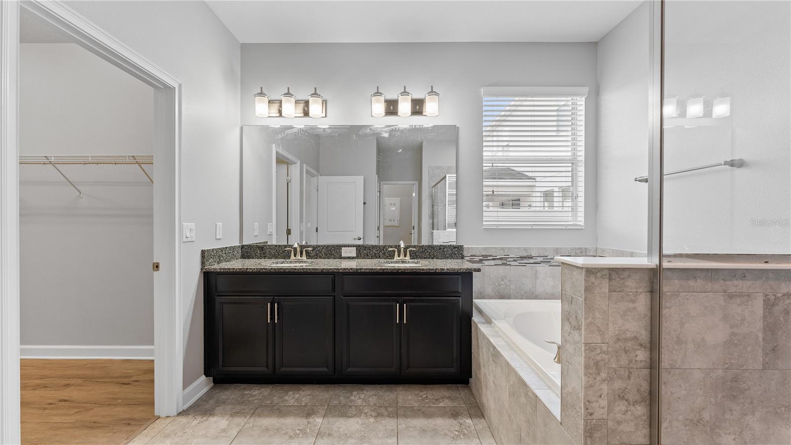 Image 17 of 38 For 9881 Magnolia Woods Boulevard