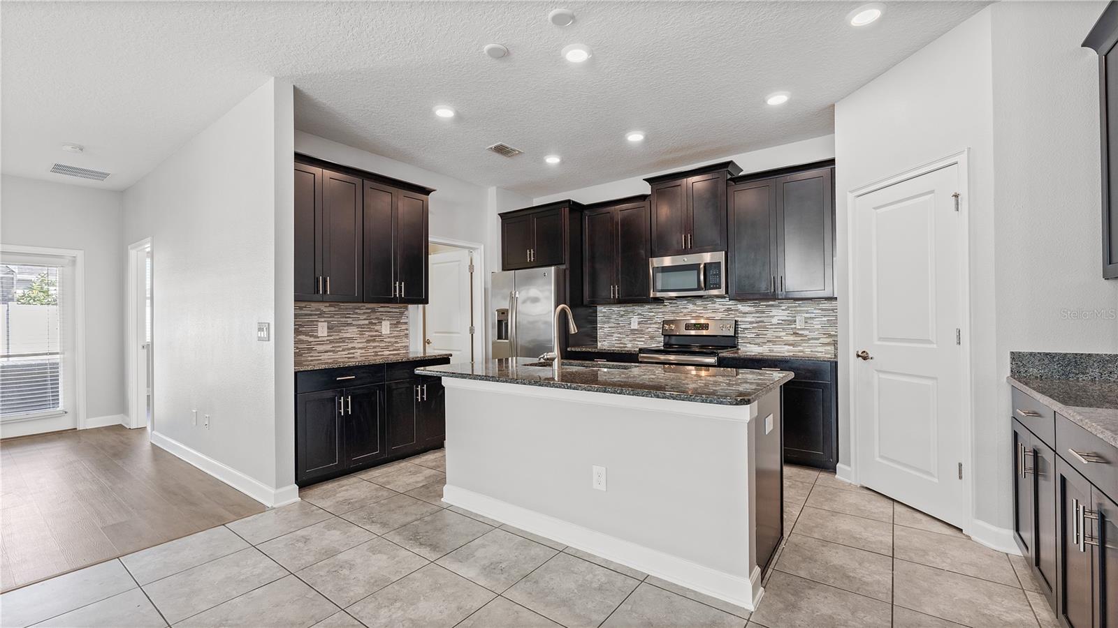 Image 7 of 38 For 9881 Magnolia Woods Boulevard