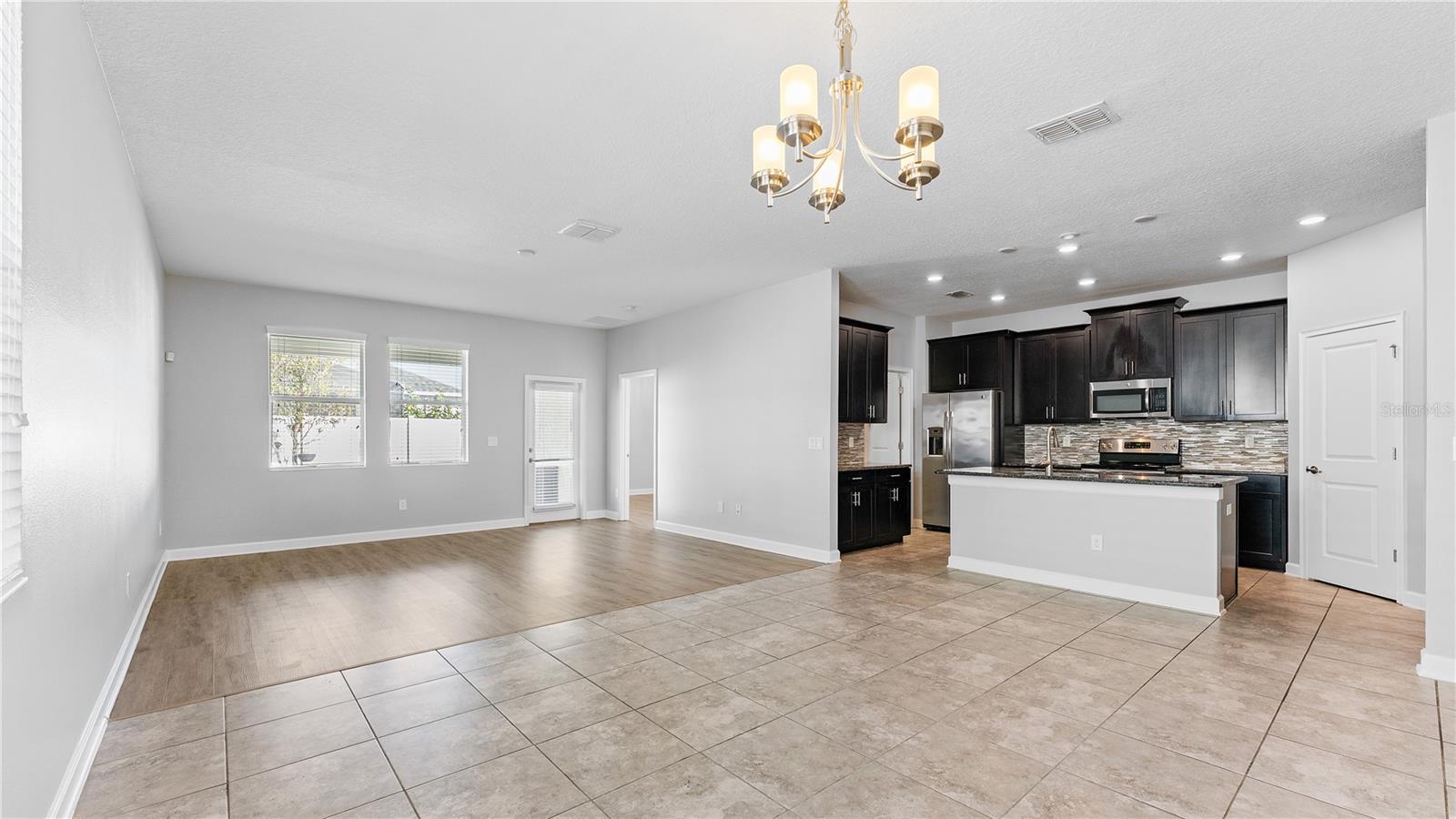 Image 8 of 38 For 9881 Magnolia Woods Boulevard