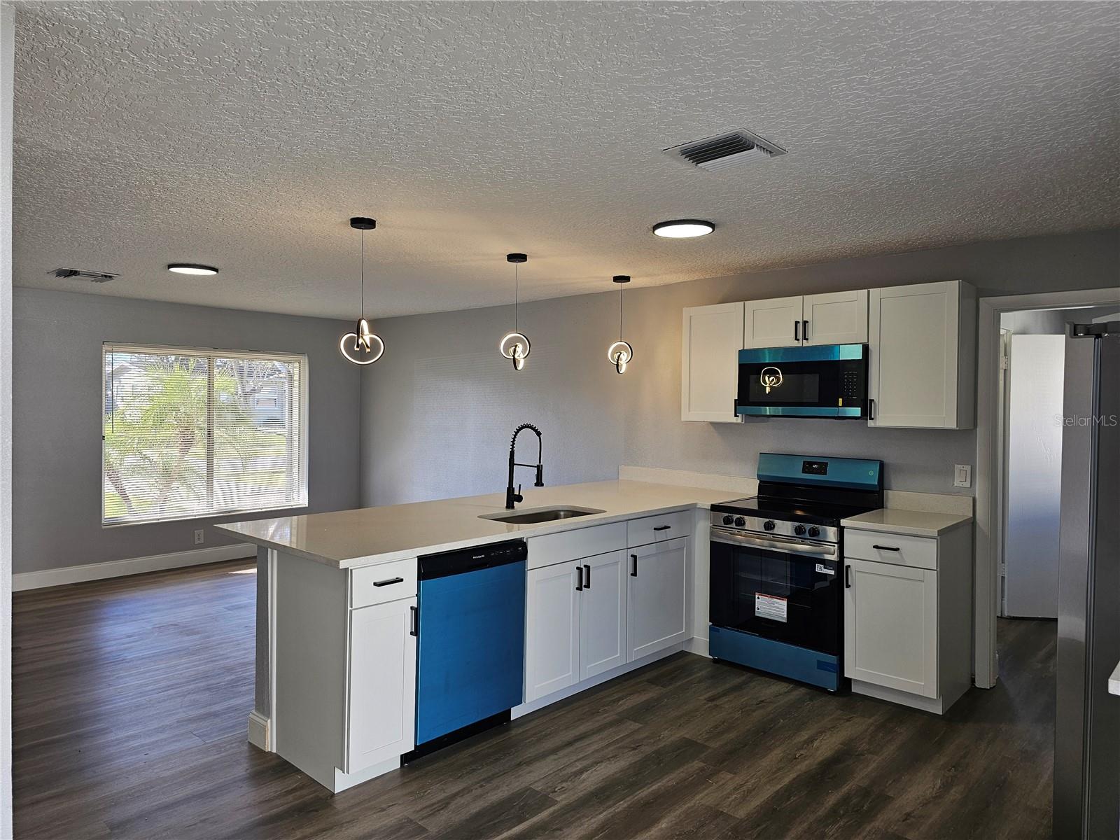 Image 10 of 55 For 1560 Bahama Street