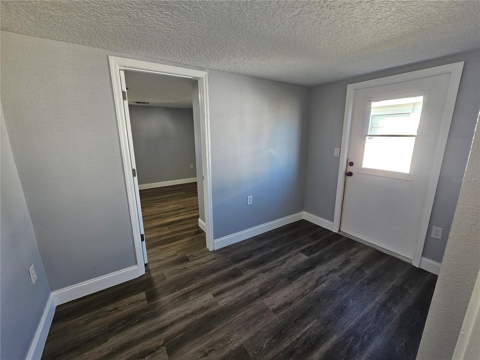 Image 21 of 55 For 1560 Bahama Street