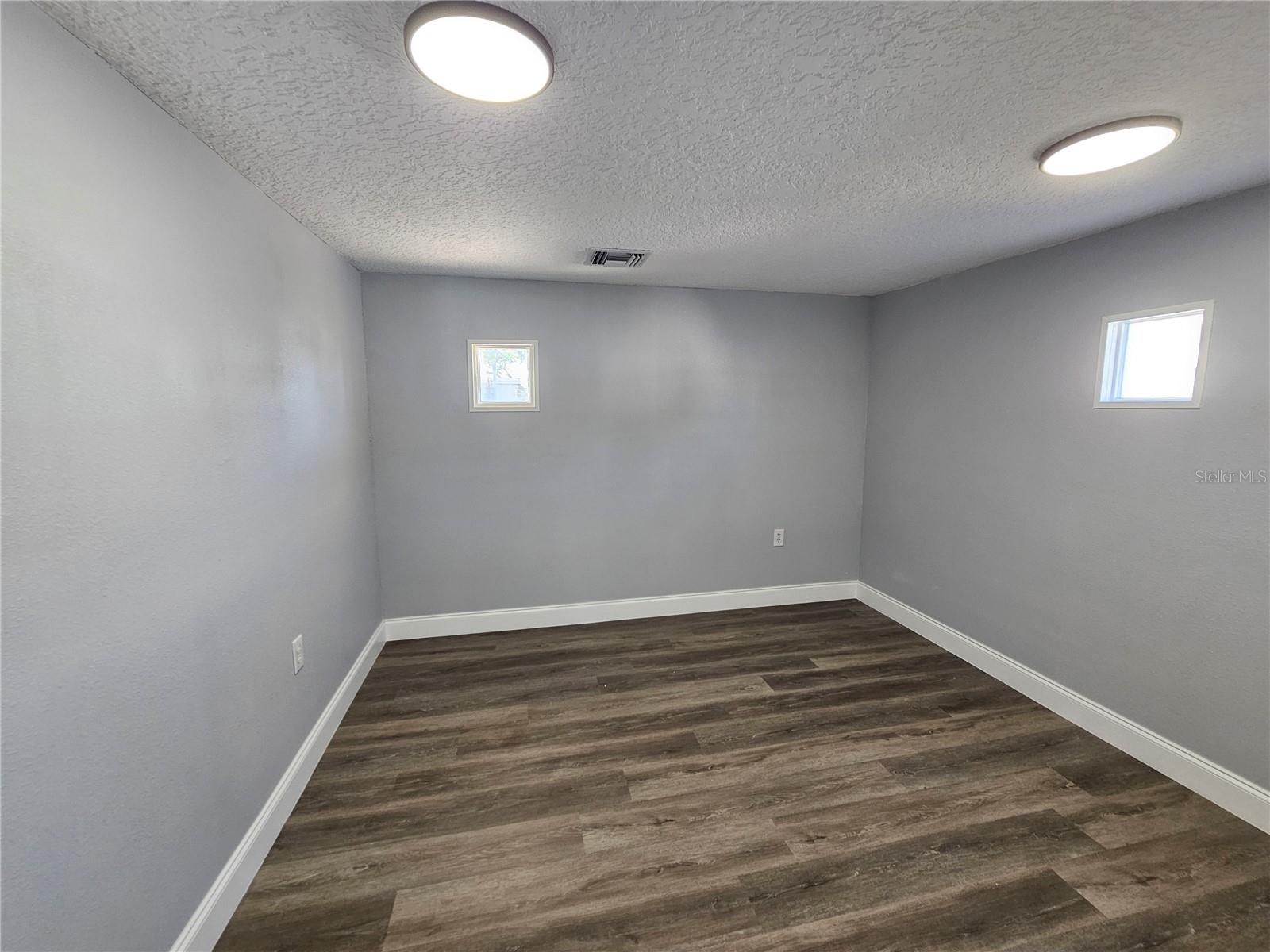 Image 22 of 55 For 1560 Bahama Street