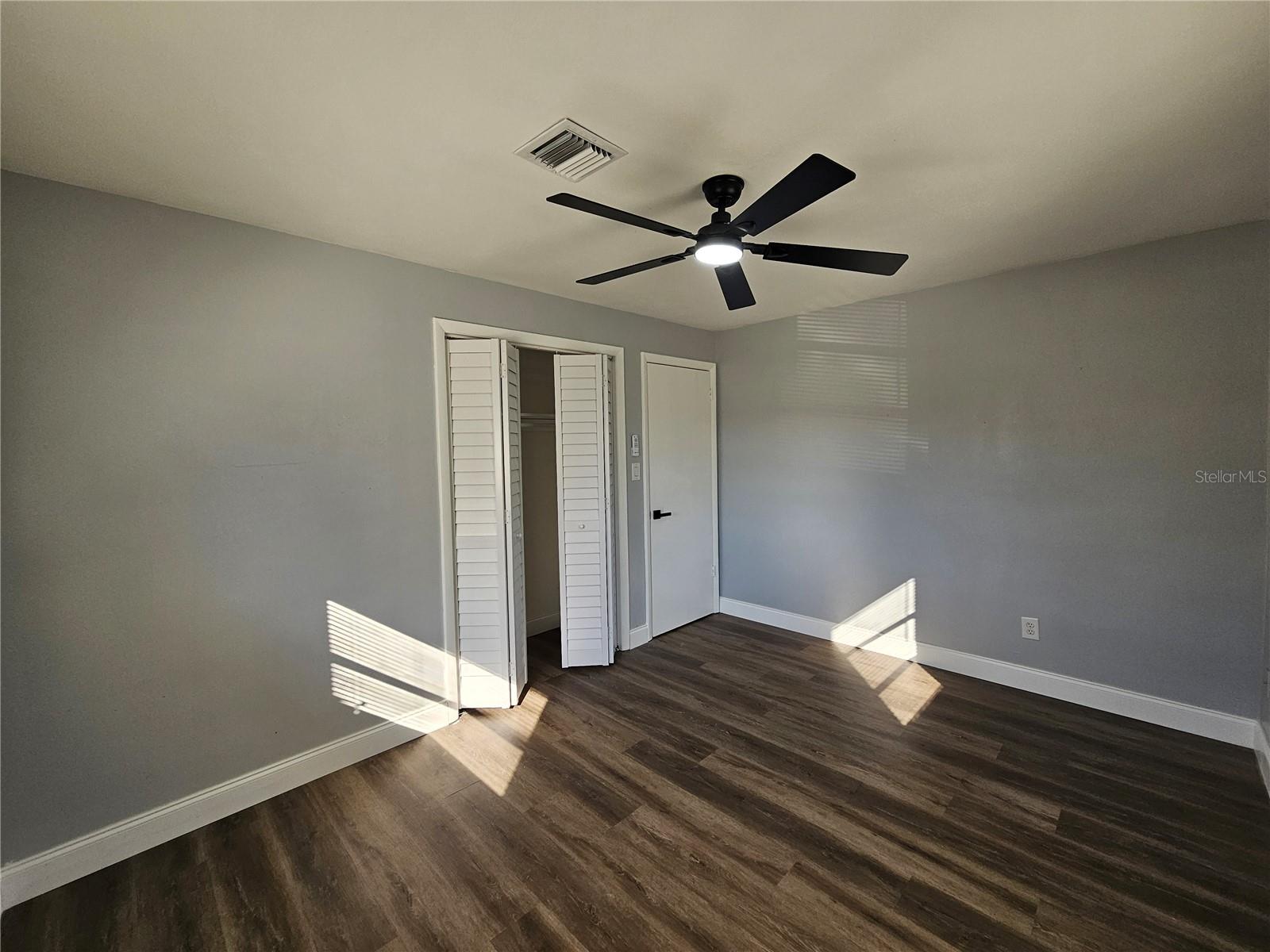 Image 31 of 55 For 1560 Bahama Street