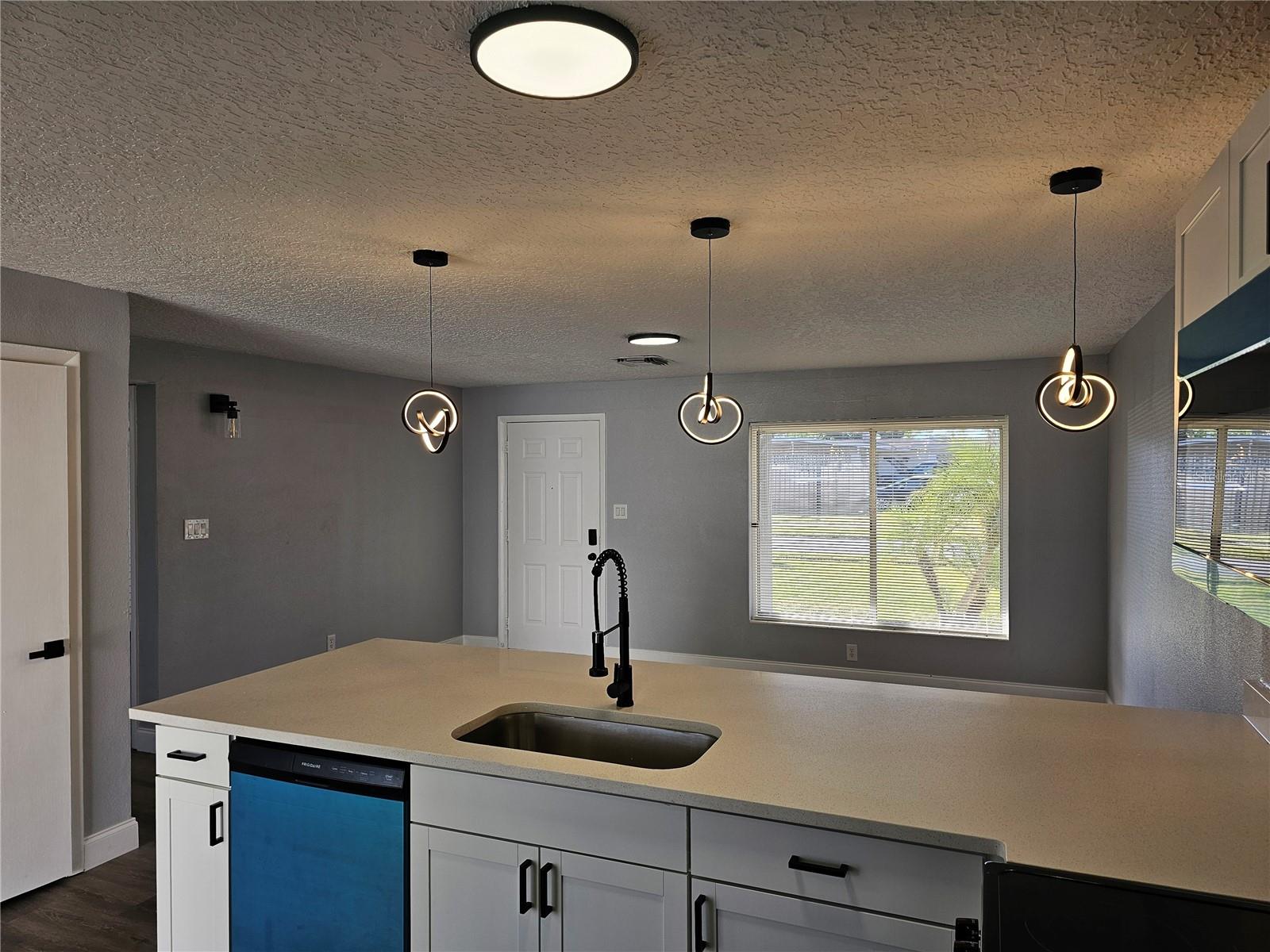 Image 9 of 55 For 1560 Bahama Street