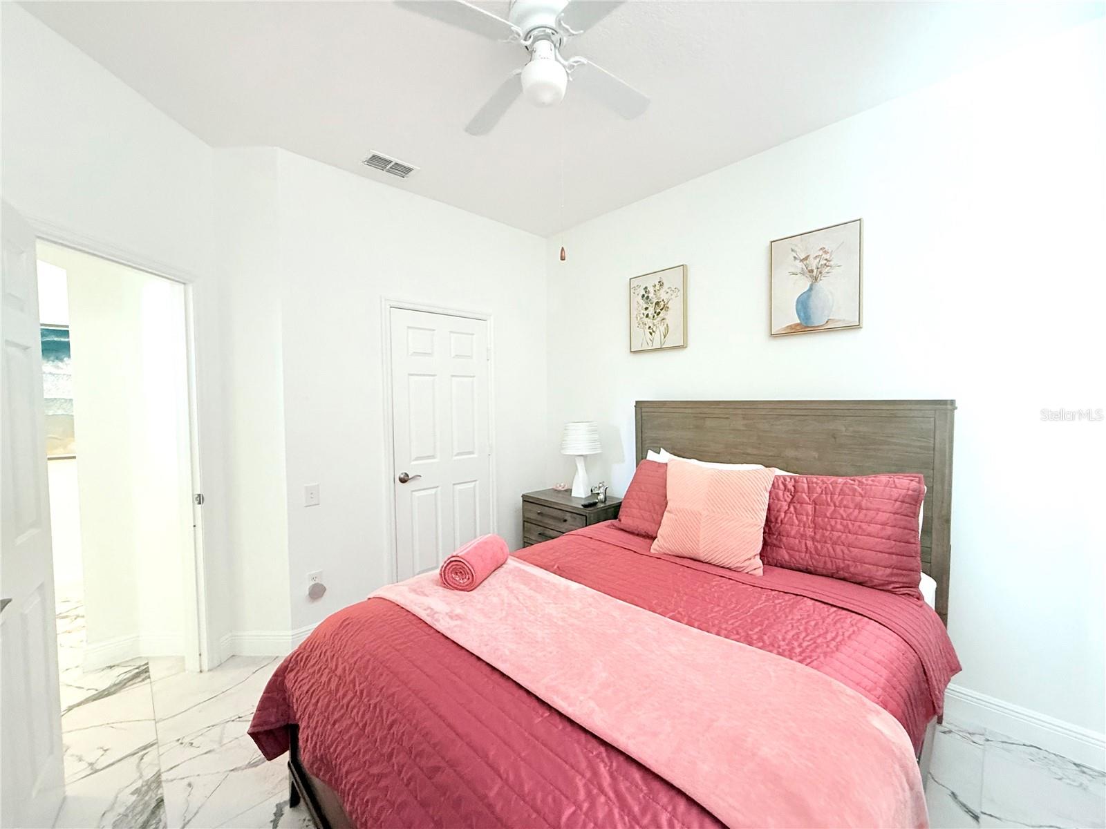 Image 11 of 40 For 8042 King Palm Circle