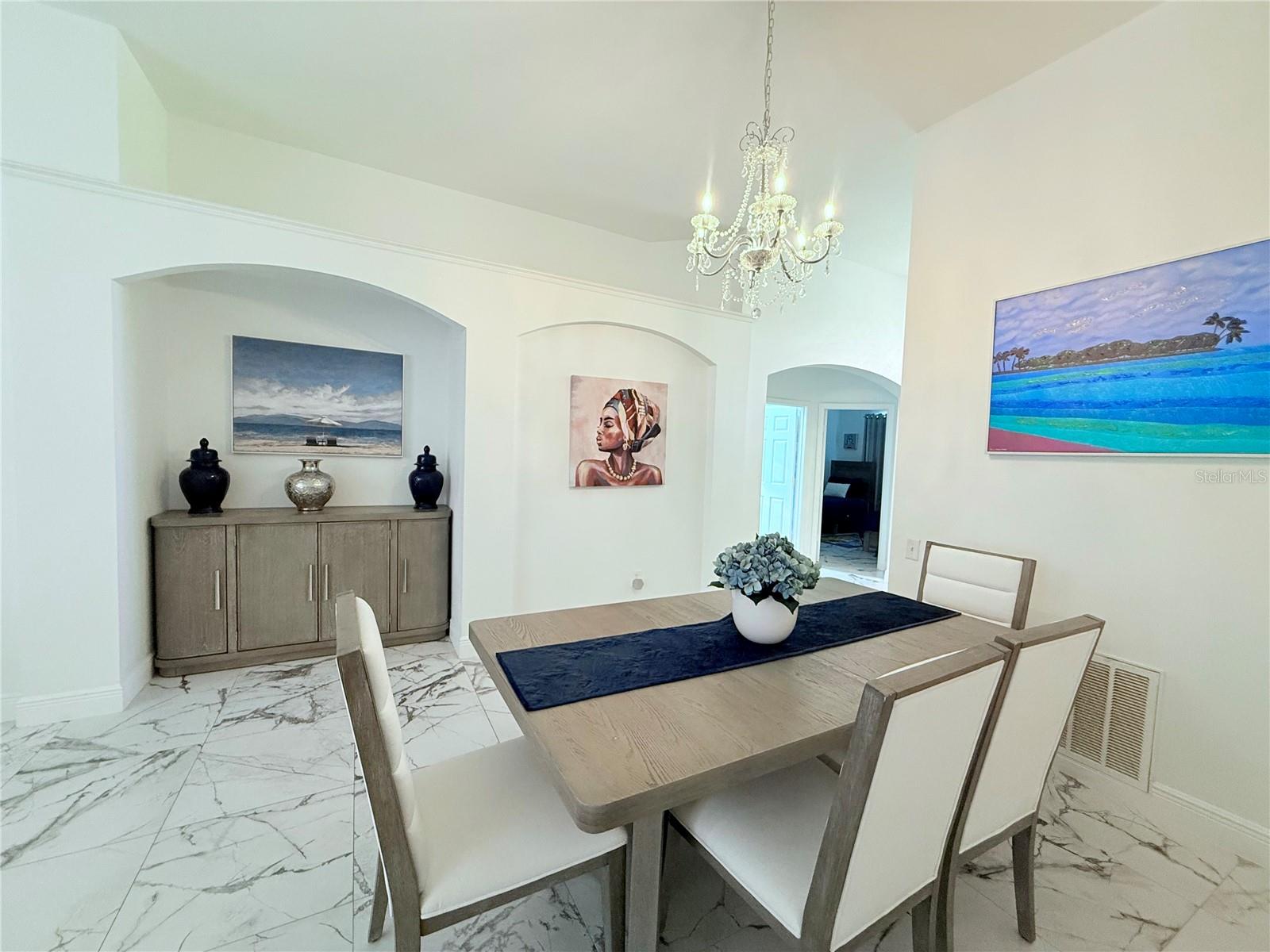 Image 13 of 40 For 8042 King Palm Circle