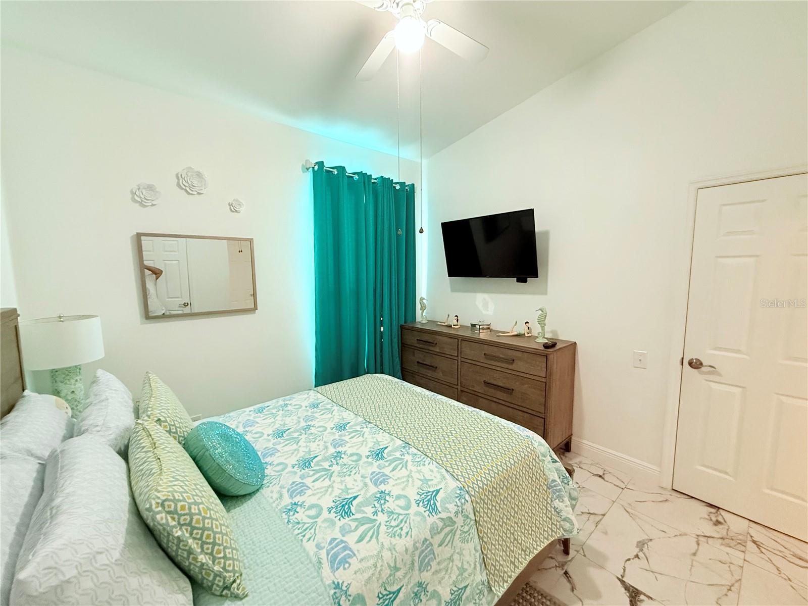 Image 17 of 40 For 8042 King Palm Circle