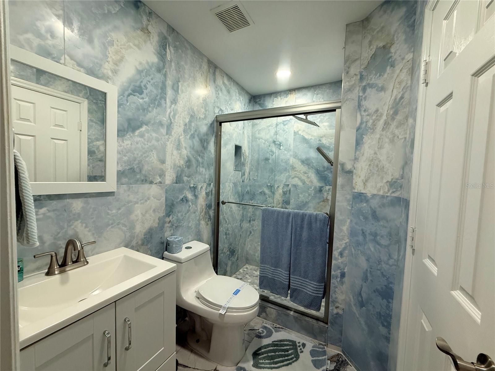 Image 18 of 40 For 8042 King Palm Circle