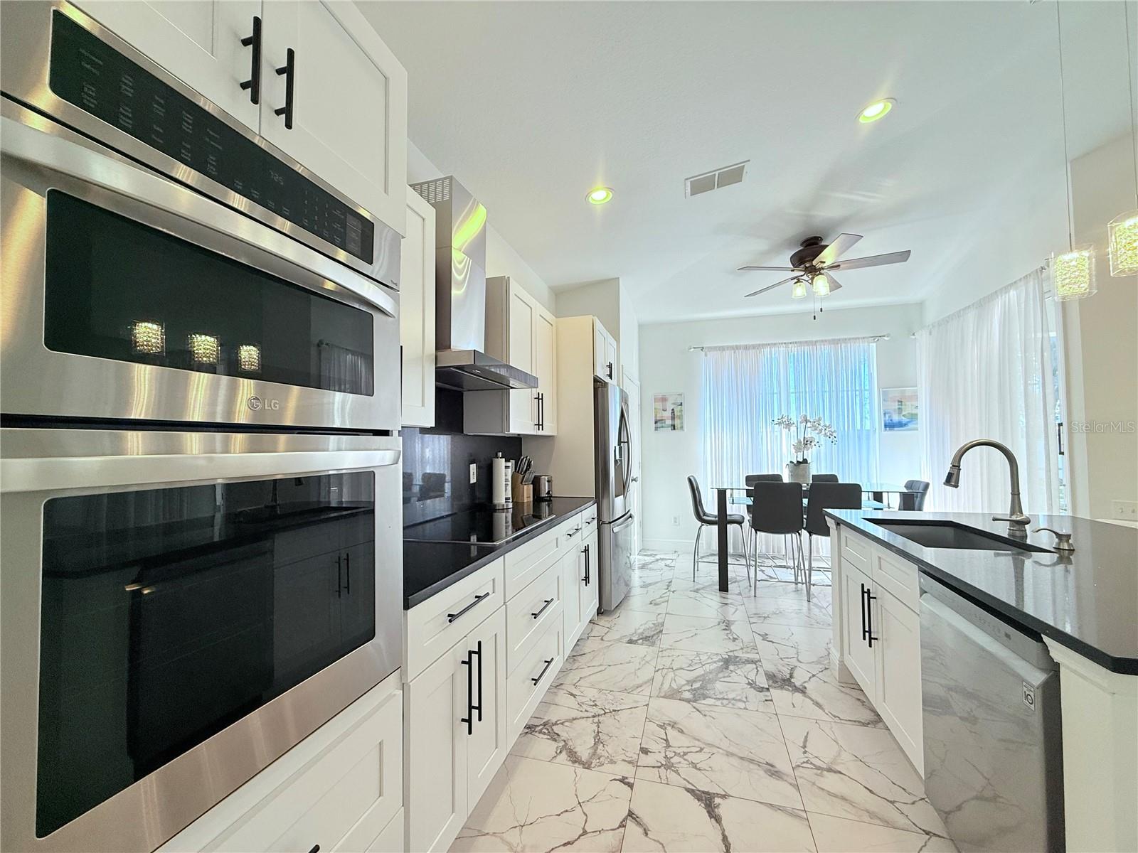 Image 21 of 40 For 8042 King Palm Circle